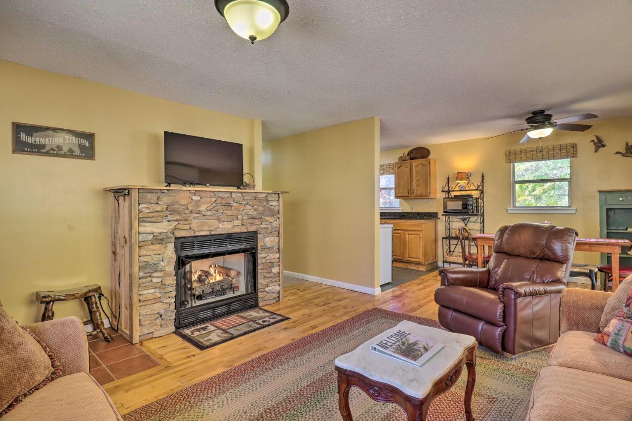 Vila Creekside Retreat With Deck, 18 Miles To Wolf Ridge Weaverville Exteriér fotografie