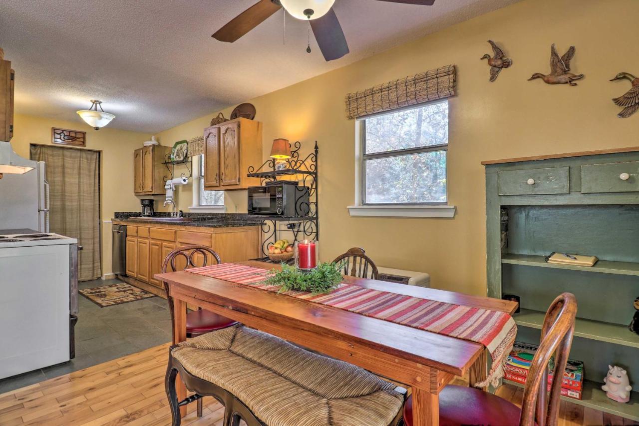 Vila Creekside Retreat With Deck, 18 Miles To Wolf Ridge Weaverville Exteriér fotografie
